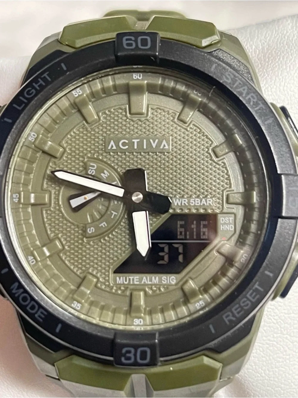 Activa Spry X Invicta Digital Essentials Army green 53mm